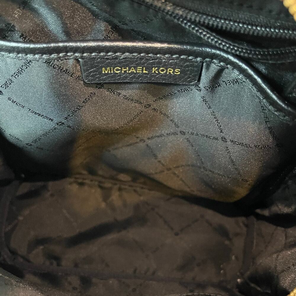 °｡⋆♡ Michael Kors Backpack & Passport Holder Set (HB-2) - Picture 5 of 14